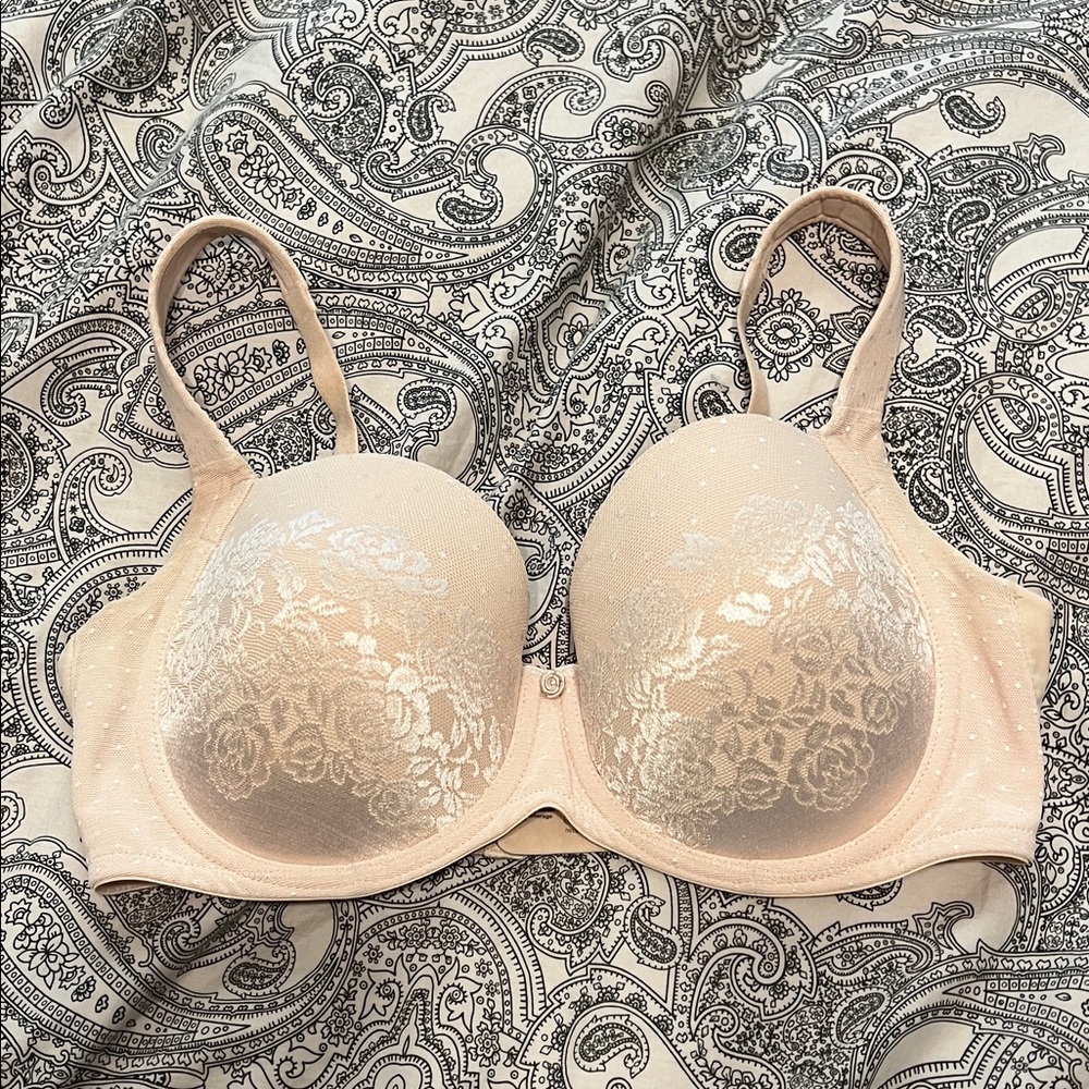 Soma 34DD stunning support full coverage bra. 
- Cream underwire